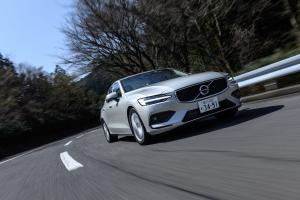 Volvo S60 T4 Momentum 2019 года  (JP)